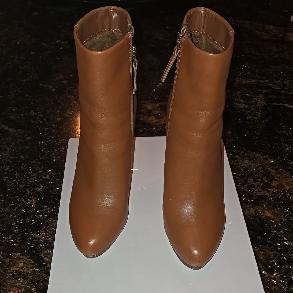 Elegant Tan Ankle Boots